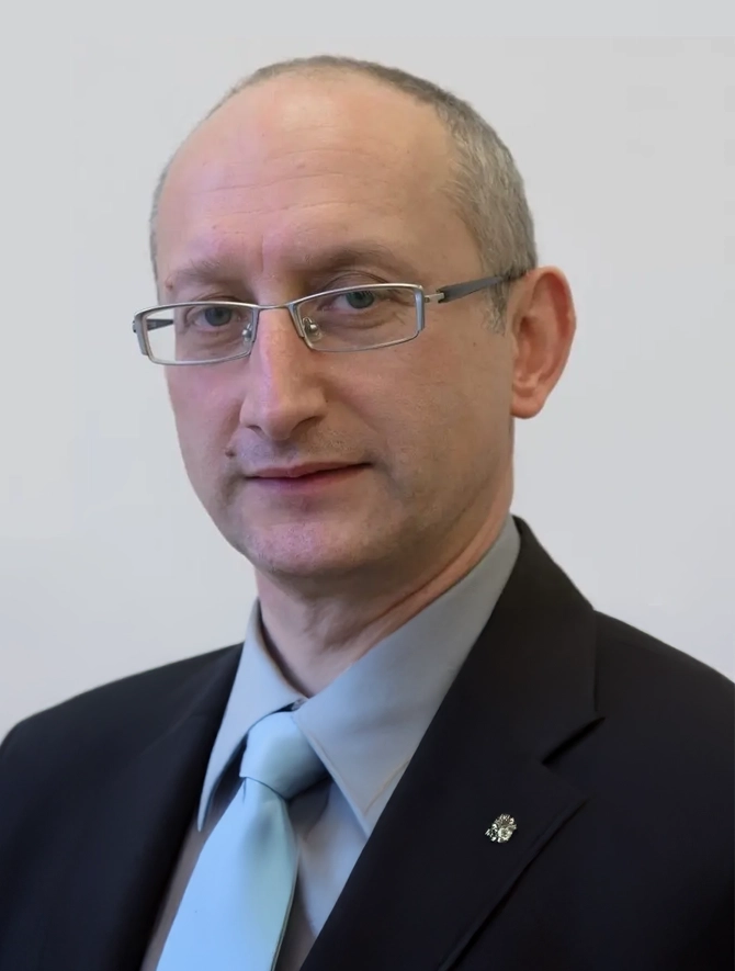 Prof. dr hab. Artur Tadeusz Krzyżak